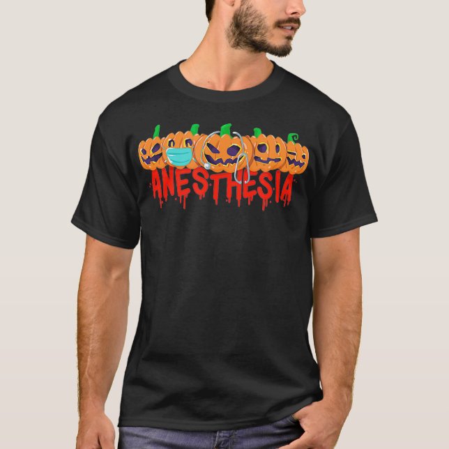 Halloween Anesthesia Pumpkins with mask and stetho T Shirt (Framsida)