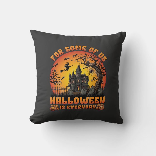 Halloween är varje dag Spökhus Häxa Måne_1 Kudde (Framsida)