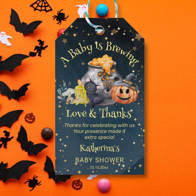 Halloween-babyduschen baby har en brinnande fördel presentetikett (Halloween baby shower baby is brewing favor gift tags Halloween favors brewing pot jack o lantern)