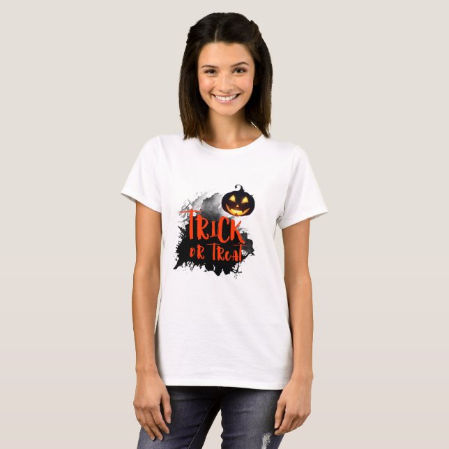 halloween background with pumpkin t shirt (Hel framsida)