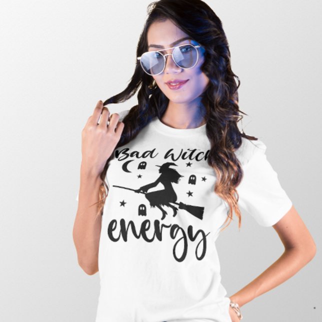 HALLOWEEN BAD WITCH ENERGY | BREDDSFLYG T SHIRT (Skapare uppladdad)
