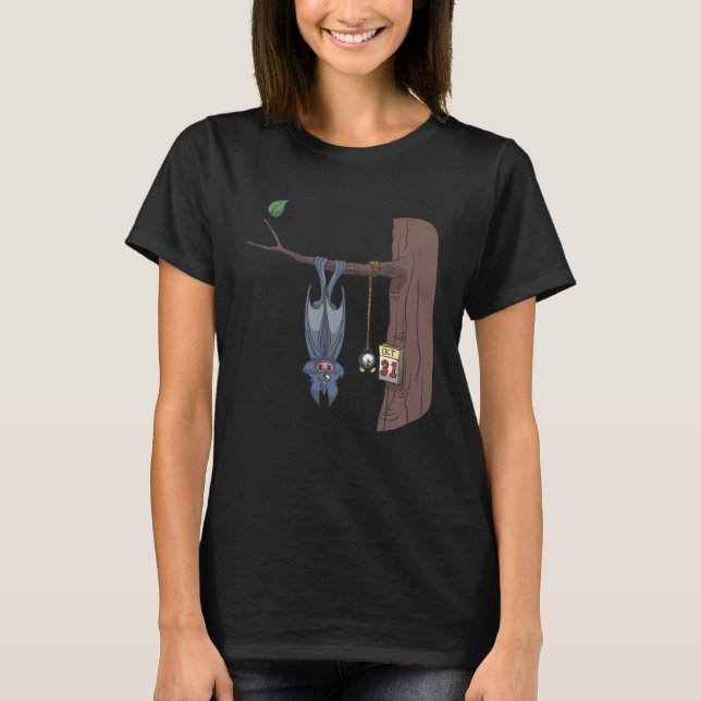 Halloween bat waiting for 31st October with alarm  T Shirt (Framsida)
