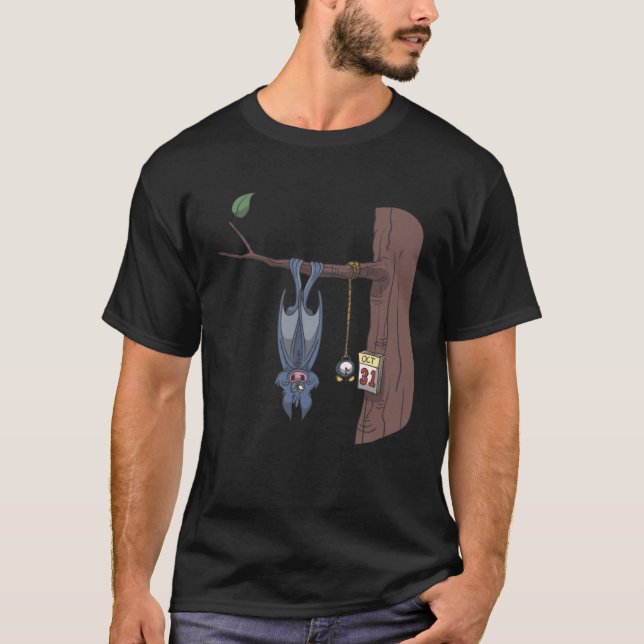 Halloween bat waiting for 31st October with alarm  T Shirt (Framsida)