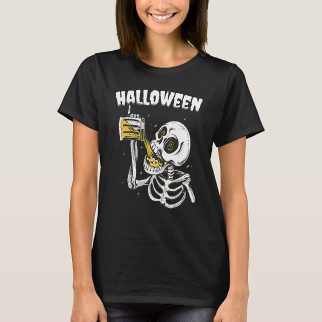Halloween Beer Drinking Skeleton T Shirt (Framsida)