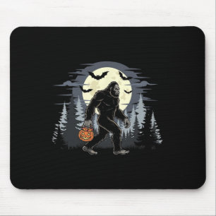 Halloween Bigfoot-Sasquatch in Forest Jack-o-l Musmatta