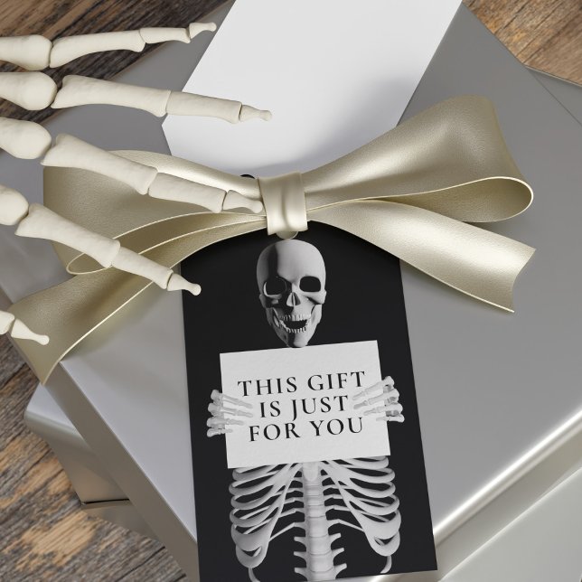 Halloween Birthday Spooky Skeleton Anpassningsbar  Presentetikett (This gift tag is just for you! Perfect for Halloween Birthday gifts)