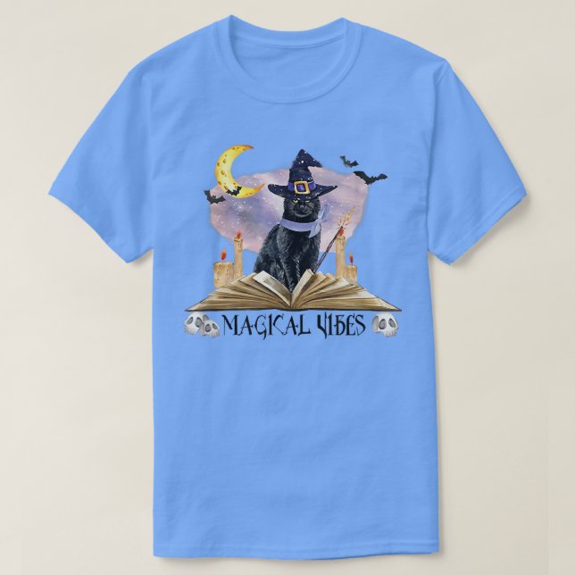 Halloween Black Cat Witch Hat & Moon Magical Vibes T Shirt (Design framsida)
