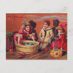 Halloween Bobning for Apples Vykort