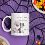 Halloween Bröllop Skeleton par Kaffemugg<br><div class="desc">Den här designen kan vara personlig i det område som tillhandahålls genom att ändra fotot och/eller text. Du kan också anpassa den genom att klicka på Anpassa den här mallen och sedan välja klicka för att anpassa ytterligare alternativ och ta bort eller ändra färg i bakgrunden, lägga till text, ändra...</div>