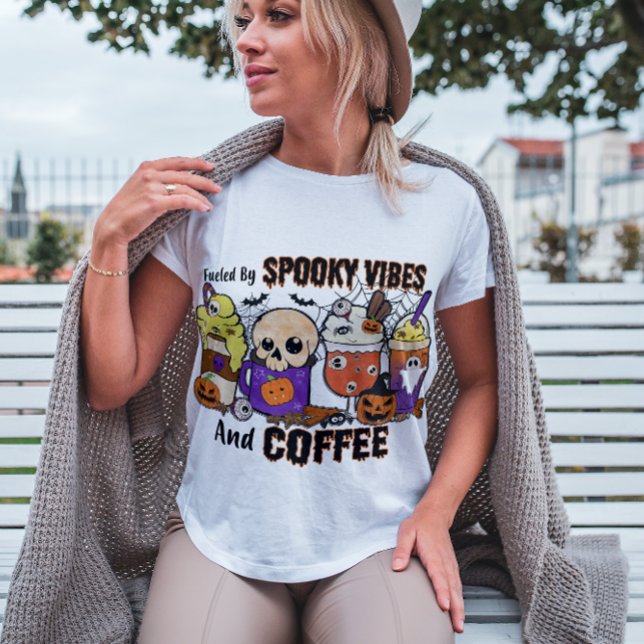 HALLOWEEN BRÖTS AV SPOOKY VIBES OCH COFFEE ☕ T SHIRT (Skapare uppladdad)