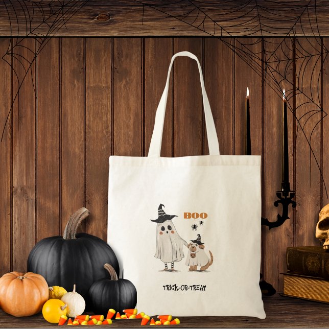 Halloween Bus eller godis Ghost Hund Personlig Tygkasse (Go trick or treating with this adorable ghost and ghost dog tote. Boo! Customize it!!)