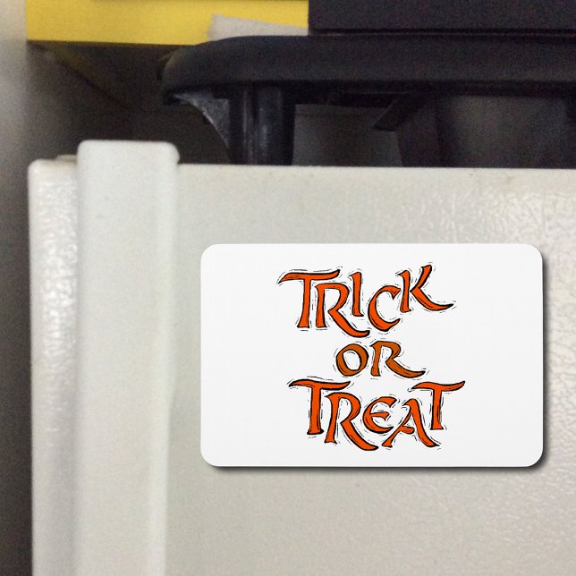 Halloween Bus eller godis Shaky Orange Ord Magnet (Halloween Trick or Treat Shaky Orange Font Flexibl Magnet)