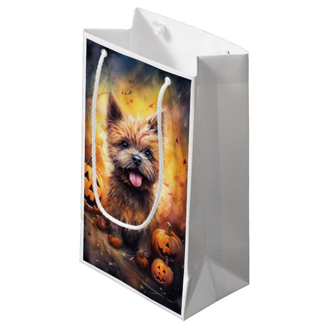 Halloween Cairn Terrier med pumpkins Scary (Framsidan Vinklad)