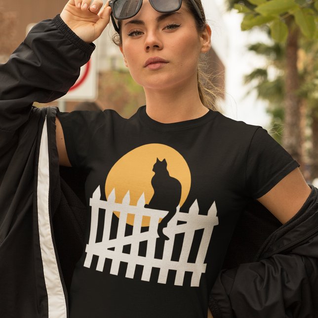 Halloween Cat på ett stängsel med Harvest Måne T Shirt (Skapare uppladdad)