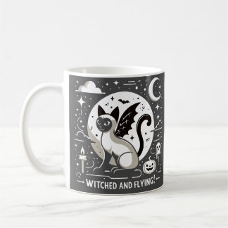 Halloween Charm: Siamesisk katt i vismisk flygning Kaffemugg