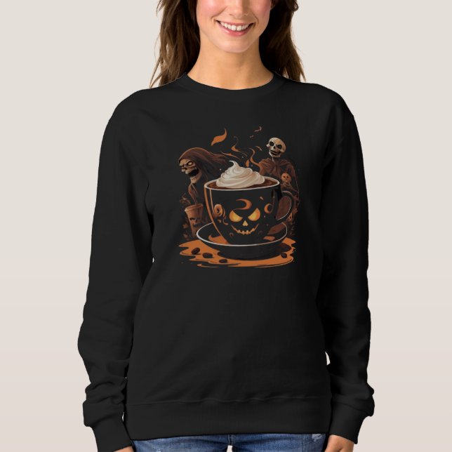 Halloween Coffee Art – Spooky Latte with Skeletons T Shirt (Framsida)