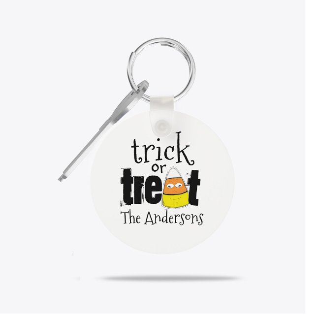 Halloween Cute Candy corn Funny Whimsical Nyckelring (Personalized Trick or Treat Halloween keychain with candy corn and custom family name.)