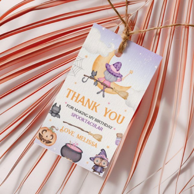 Halloween Cute Witch Födelsedagsfest Presentetikett (Skapare uppladdad)