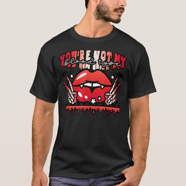 Halloween du är inte min Retro Groovy Lip Skeleton T Shirt (Framsida)