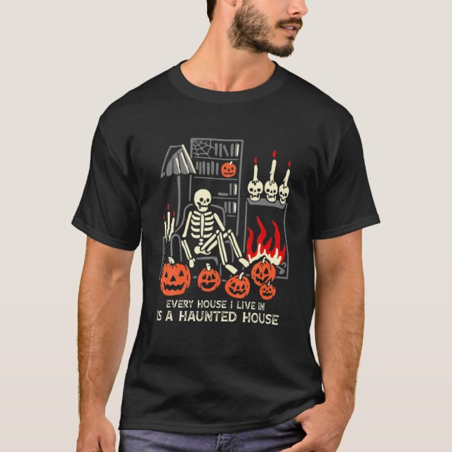 Halloween Every House I Live In Is A Haunted House T Shirt (Framsida)