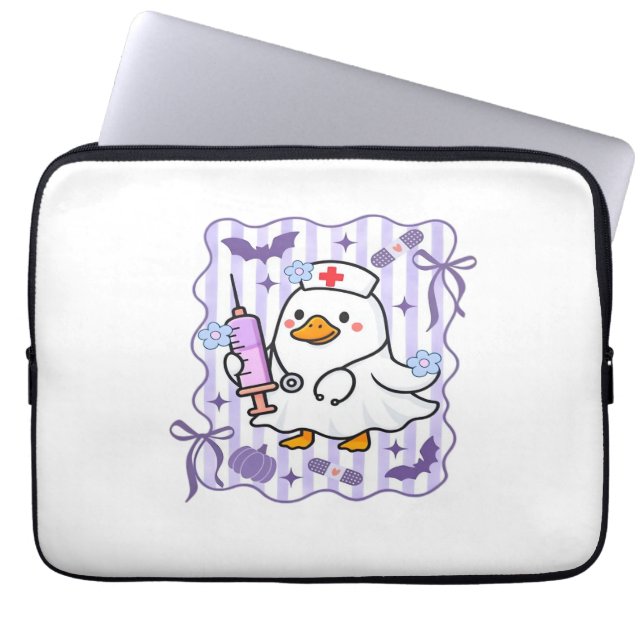 Halloween Fall Lila Coquette Goose Nurse Aesthet Laptop Fodral (Framsidan)