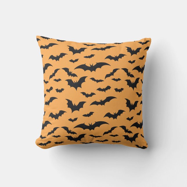 Halloween fladdermus på orangens bakgrund kudde (Framsida)