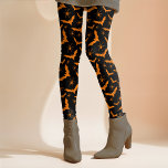 Halloween Fladdermus Spiders Spooky Cute Orange Bl Leggings<br><div class="desc">Den här roligten Halloween-designen användor ett slumpmässigt mönster av enkelt orange fladdermus och spindlar på en klassisk svart bakgrund som kan anpassas till vad du vill ha med färg. Den här roligten har en reflex och kan kombineras med vilken topp som helst under hela höglings- och spöksäsongen! Blanda och matcha...</div>