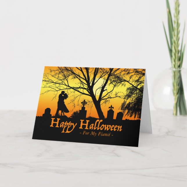 Halloween för Fiancé, Couple Kissing i kyrkogården Kort (Framsida)