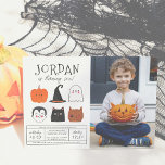 Halloween Friends Cute Modern Boy Birthday Photo Inbjudningar<br><div class="desc">Den här moderna designen har födelsedagspojkens namn i stort huvudstad brev i ett av mina favoritdekorativa typsnitt, nedanför, så visas hans ålder i söt manustypografi. Under, i mitten på kortet, finns det 6 Halloween-vänner: en pumpa, en vampyr, en häxhatt, en svart katt, ett spöke och en varulv! De illustreras alla...</div>