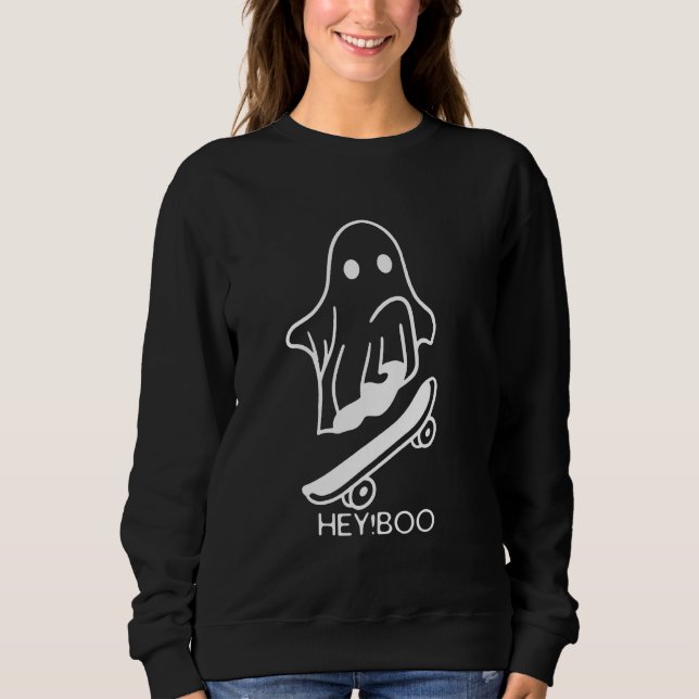 Halloween Fun Meets Skateboard Passion in Hey Boo  T Shirt (Framsida)