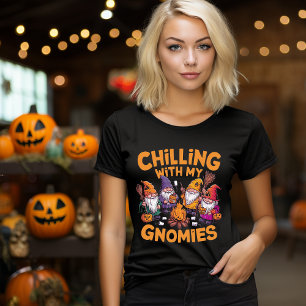 Halloween Gnome Chillin med mina Gnomies T Shirt