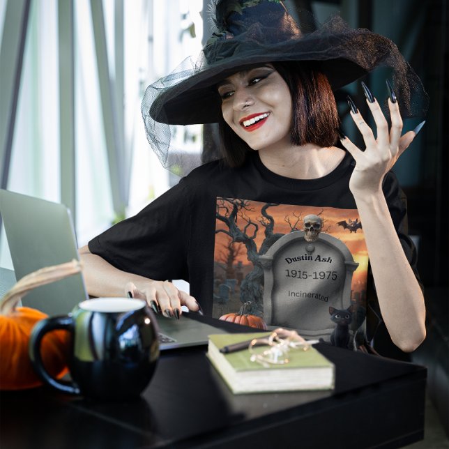 Halloween gravestone humor ’Dustin Ash’ T Shirt (Skapare uppladdad)