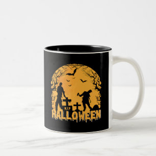 Halloween Graveyard Scene med Zombies, Fladdermus Två-Tonad Mugg
