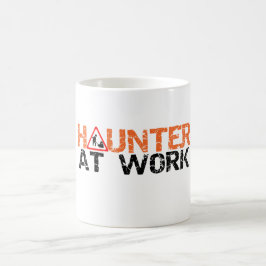 Halloween Haunter på den upptagna dekorera Kaffemugg