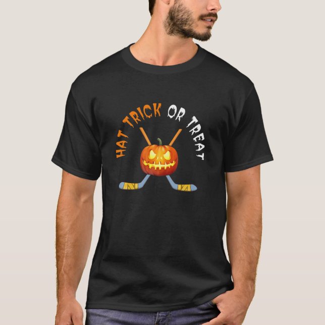 Halloween Ice Hockey Player Hat Trick Or Treat Fun T Shirt (Framsida)