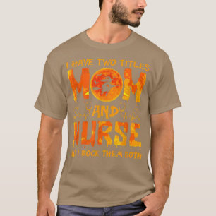 Halloween jag har två titlar Mamma och sjuksköters T Shirt