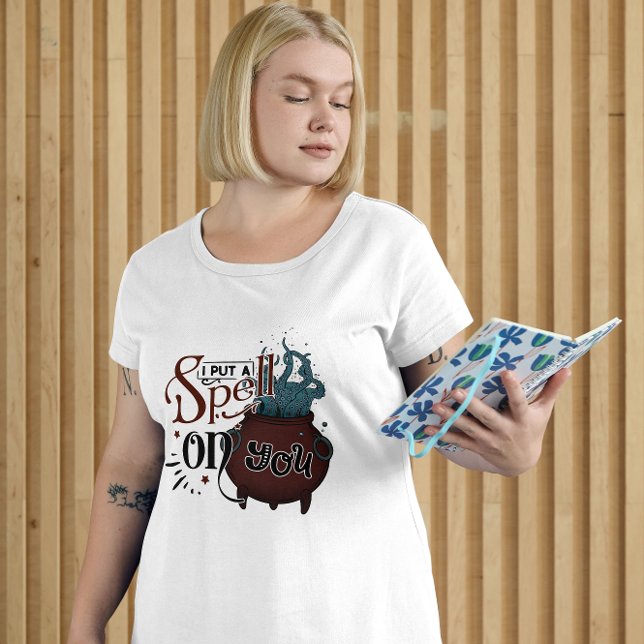 HALLOWEEN JAG SÄTTER EN SPELL PÅ DIG I KULDRON T SHIRT (Skapare uppladdad)