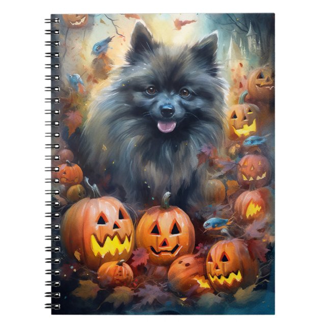 Halloween Keeshond med pumpor Scary Anteckningsbok (Framsidan)