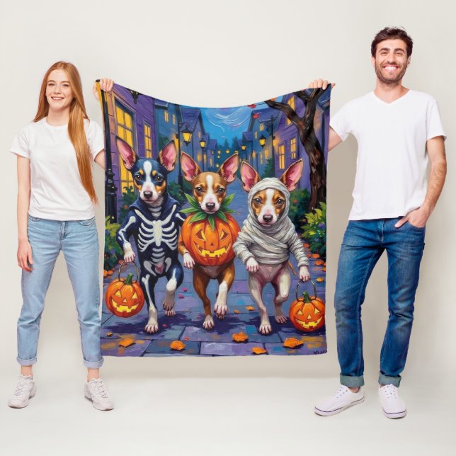 Halloween-kostymer för råttterrier som stryker omk fleecefilt (På plats)