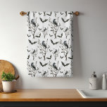 Halloween-Kråkor Fladdermus Black and White Waterc Kökshandduk<br><div class="desc">En modern fantastisk Halloween hade en vit och svart vattenfärgskonstruktion för kråkor och fladdermus med träd grenar. Perfekt för Halloween fest.</div>