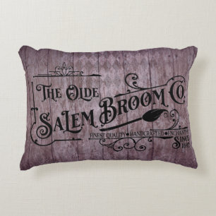 Halloween Lila Grunge Gothic Salem Broom Company Prydnadskudde