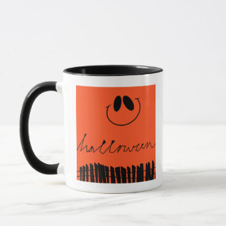 Halloween-mönster på orangen mugg