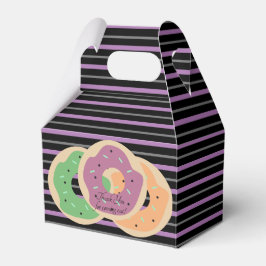 Halloween-munkar med randiga frosting presentbox presentaskar