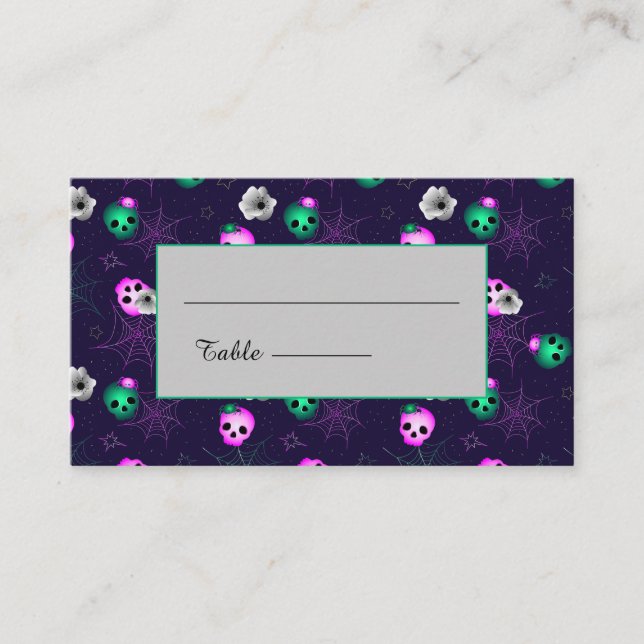 Halloween nära rosa och grönt döskallar med glätta placeringskort (Framsida)