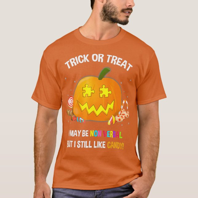 Halloween Non Verbal Autism Bus eller godis T Shirt (Framsida)