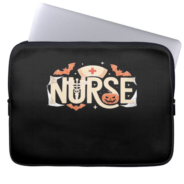 Halloween Nurse Typography - Spooky Medical Design Laptop Fodral (Framsidan)