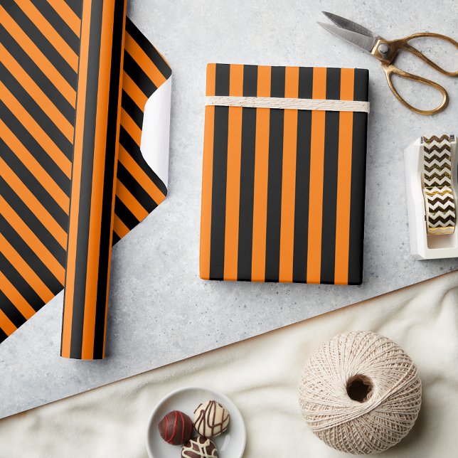 Halloween Orange Black Rand Mönster Anpassningsbar Presentpapper (Halloween Orange Black Stripes Pattern Custom Text Wrapping Paper)