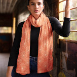 Halloween-Orange och vitt Spindelnät Sjal<br><div class="desc">Öka ditt fall mode med den elegant spindelnät mönster scarf. Perfekt för att lägga till en liten skokusering till alla enheter, den här designen har komplicerade spindelnät på orangens bakgrund. Den är tillverkad av mjuk och lätt chiffon, den skrapar vackert och skapar den som ett perfekt tillbehör för både avslappnad...</div>