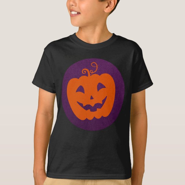 Halloween Orange Pumpkin på Lila Background T Shirt (Framsida)