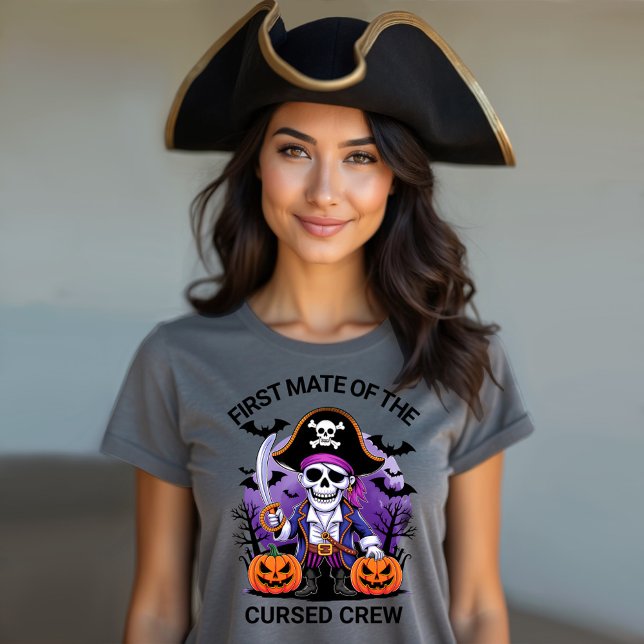 Halloween Pirat kapten över den förbannade besättn T Shirt (Skapare uppladdad)